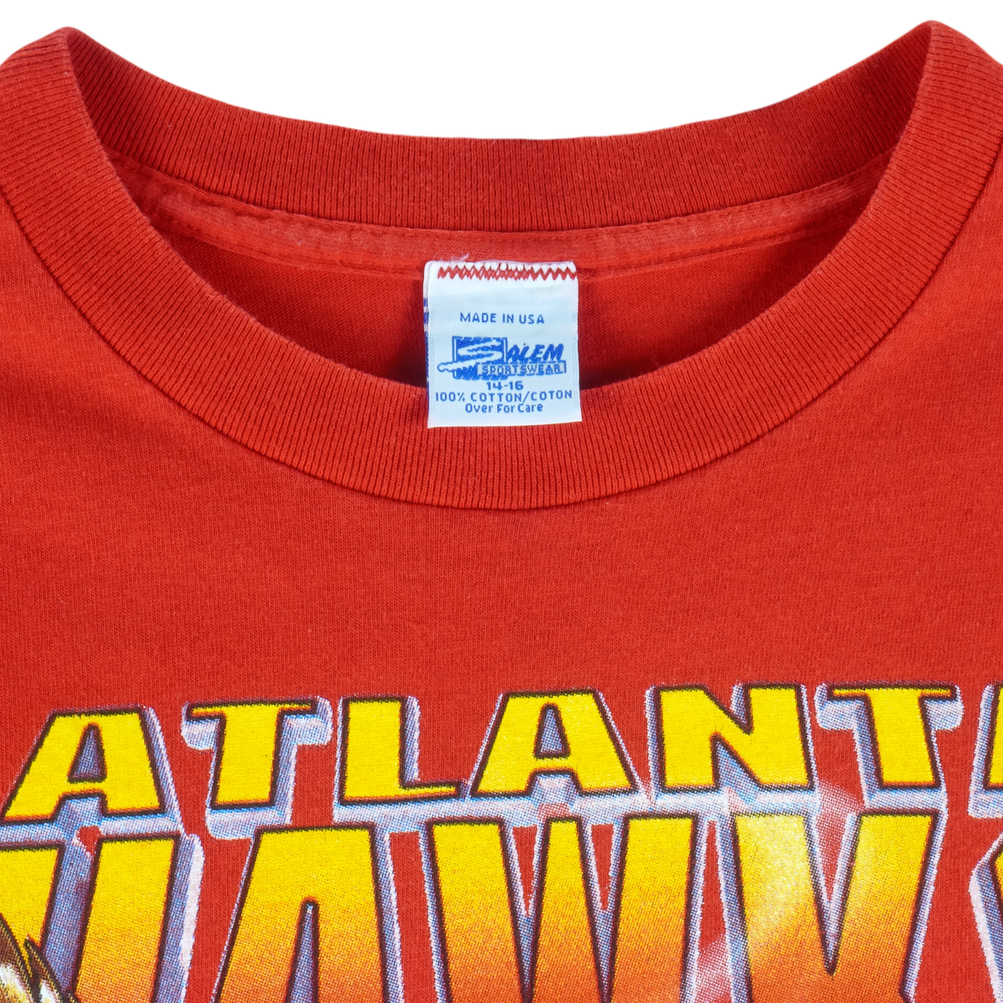 NBA (Salem) - Atlanta Hawks Crashing The Boards Autographed T-Shirt 1990s Medium Youth - Image 4