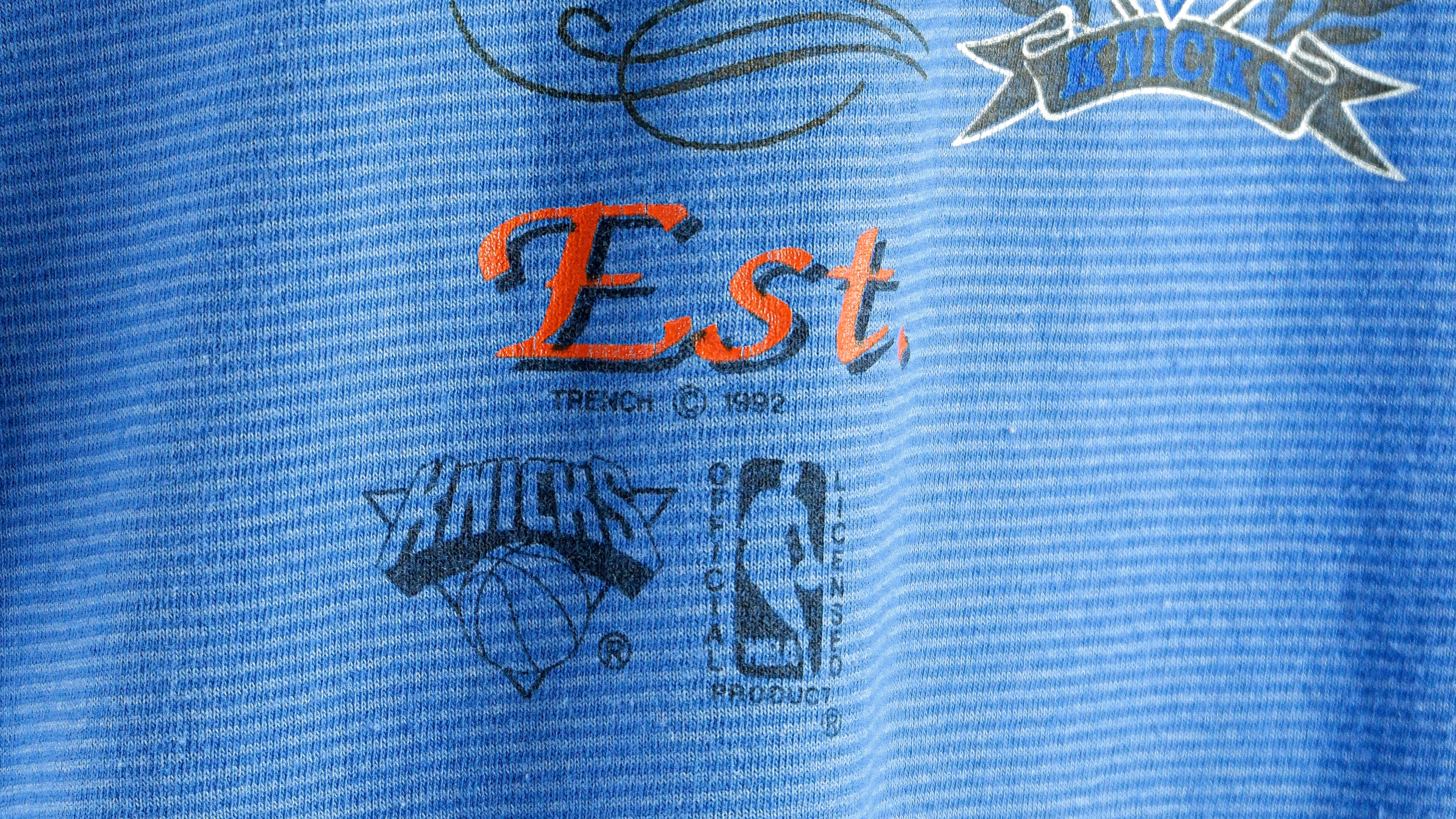 NBA (Trench) - New York Knicks Spell-Out T-Shirt 1992 X-Large - Image 3