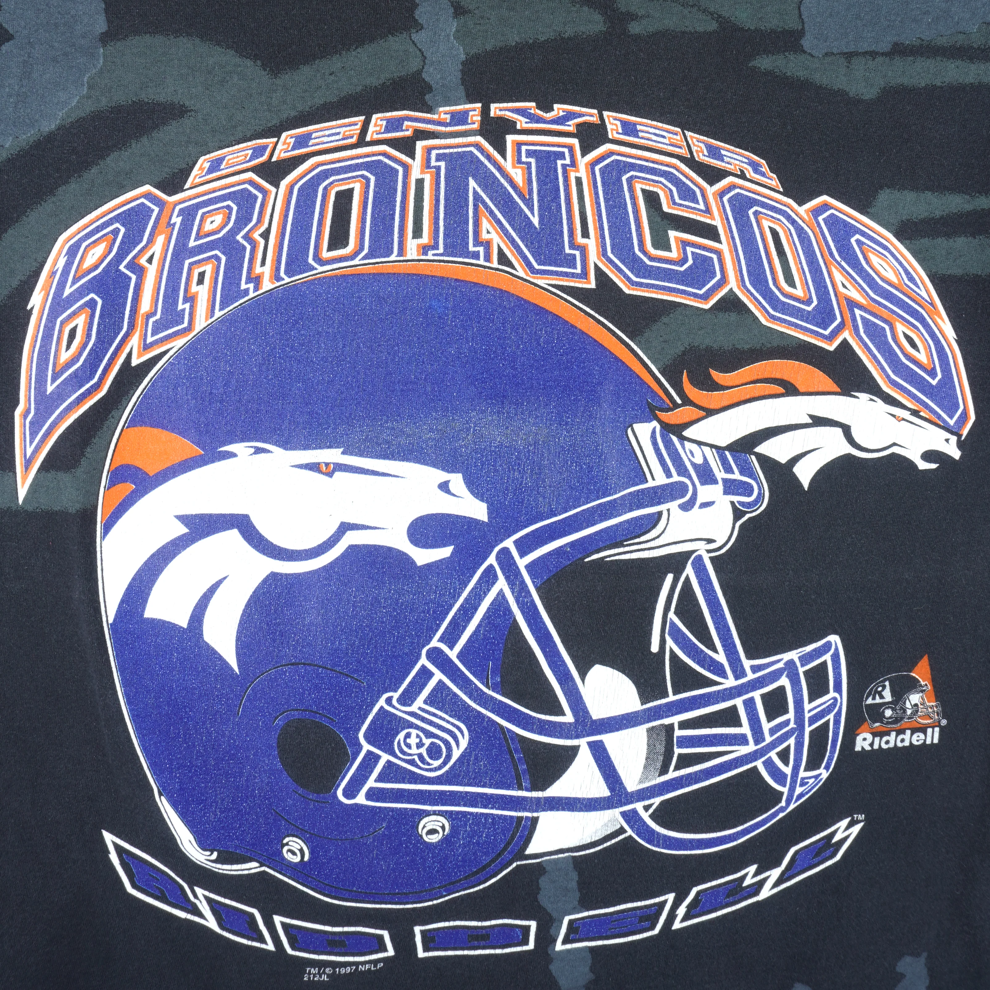 NFL (Riddell) - Denver Broncos Helmet Big Logo T-Shirt 1997 Large - Image 3