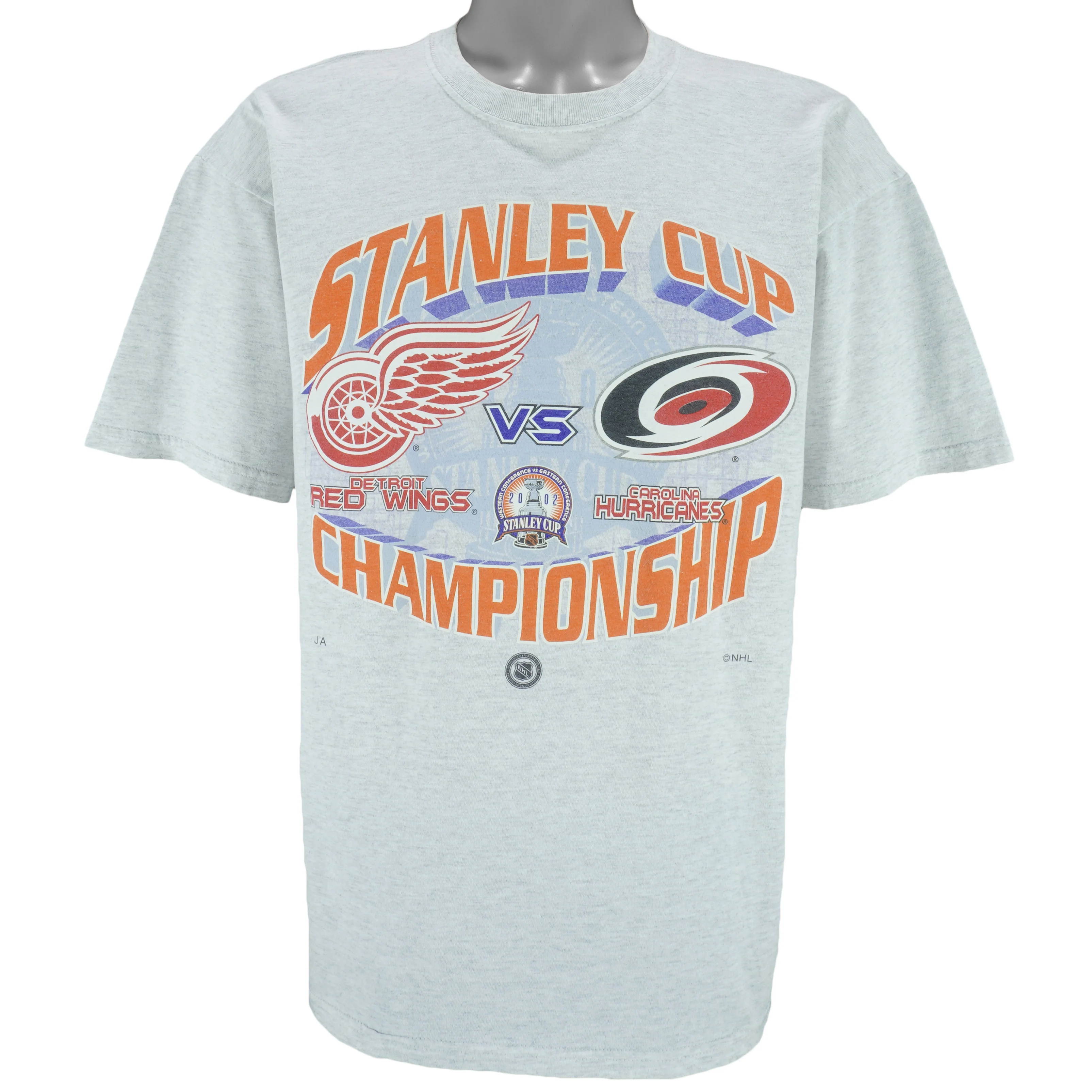NHL (Gildan) - Red Wings VS Hurricanes Stanley Cup Champs T-Shirt 2002 X-Large