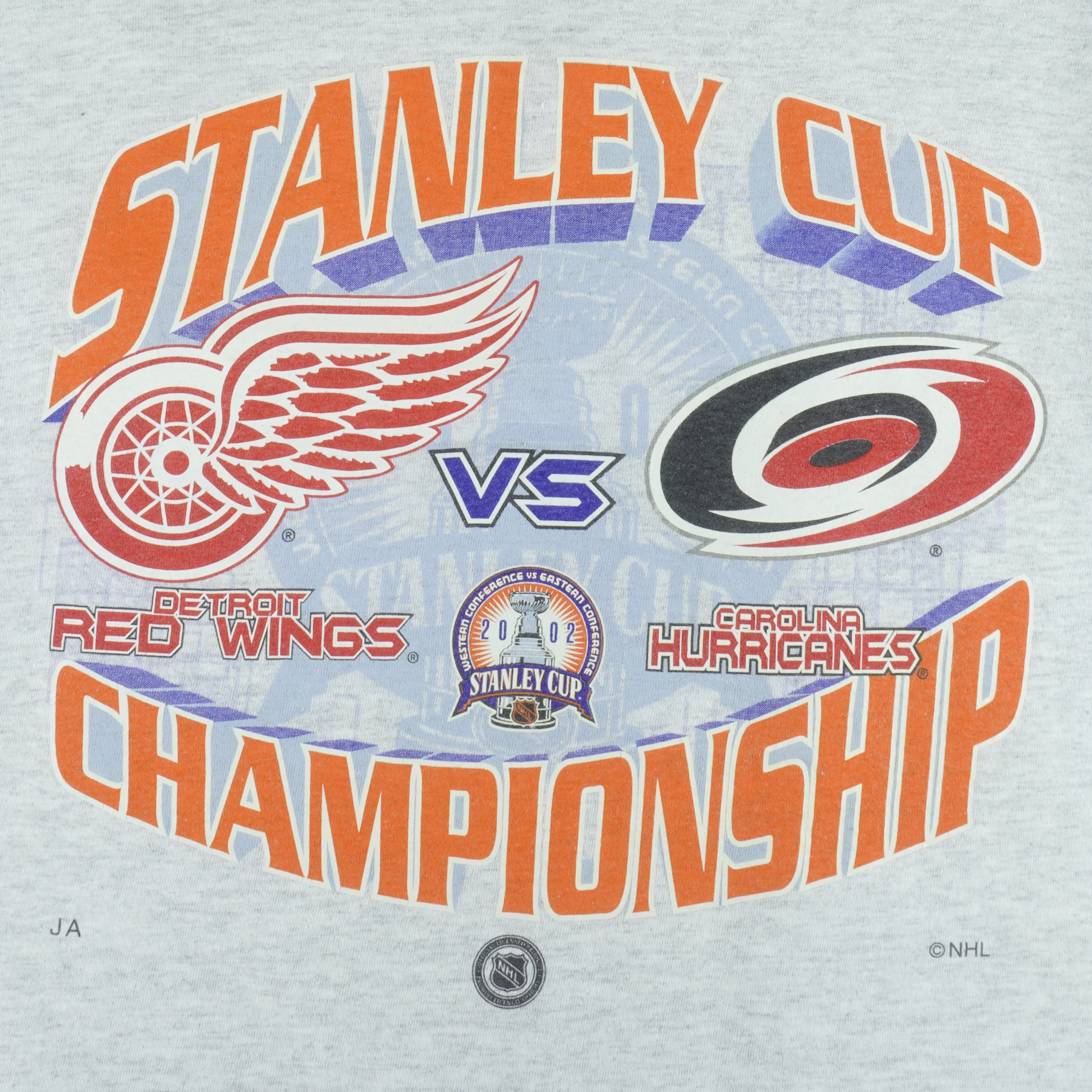 NHL (Gildan) - Red Wings VS Hurricanes Stanley Cup Champs T-Shirt 2002 X-Large - Image 3